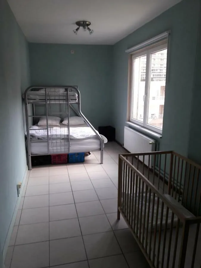 2 Slaapkamer Appartement Op De Zeedijk Van Oostende.
