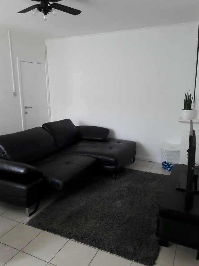 2 Slaapkamer Appartement Op De Zeedijk Van Oostende. Belgien