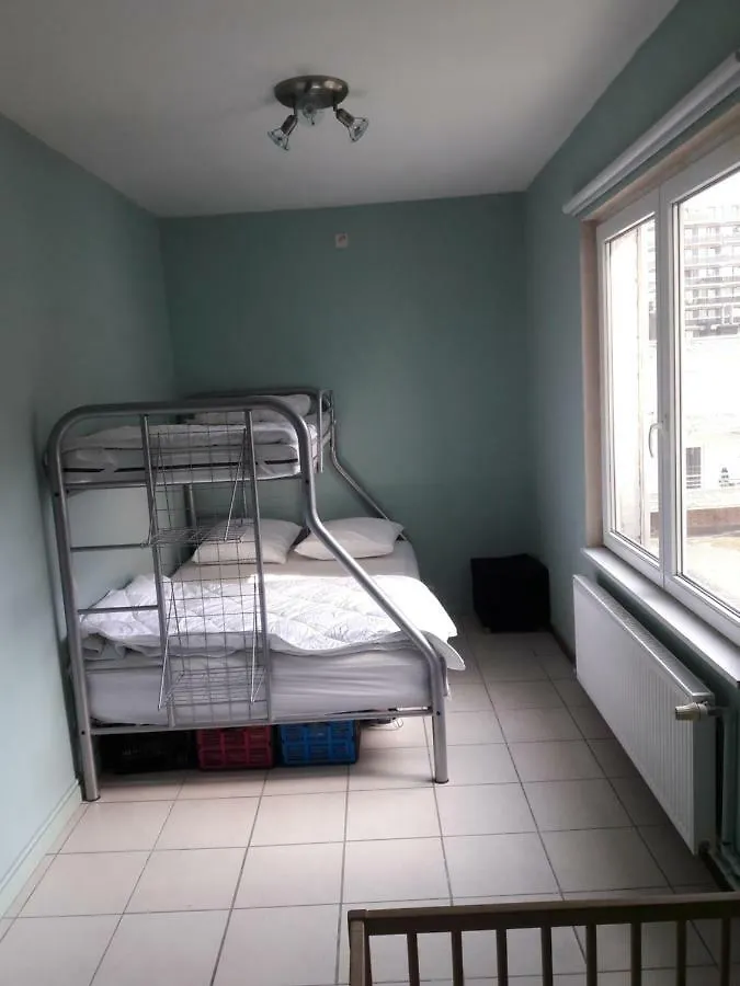 2 Slaapkamer Appartement Op De Zeedijk Van Oostende. Apartmán